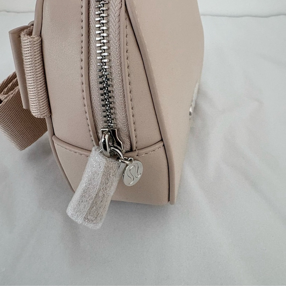Lululemon | Everywhere Belt Bag Leather Alternative 1L | Cashew | NWT - Picture 10 of 12